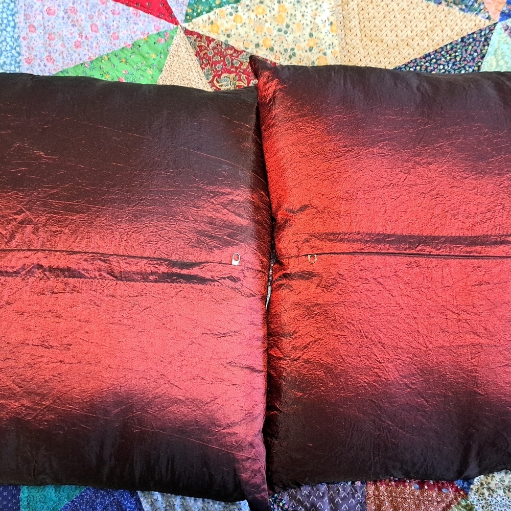 2 throw pillows - Picture 3 of 4